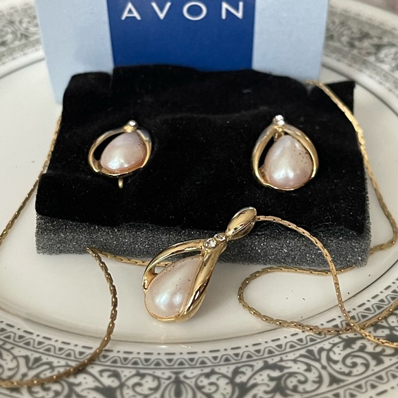 Vintage Avon Jewelry Set - Picture 2 of 5